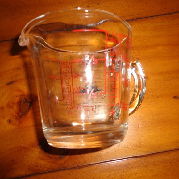 NEW Gold Heart Shaped Measuring Spoons/ Vtg. Glass PYREXRed Print Measuring Cup - Picture 3 of 16